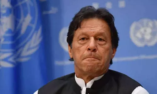 இம்ரான்கான் கட்சியை சேர்ந்த முன்னாள் மந்திரி பதவி விலகல்- கட்டாயப்படுத்தி ராஜினாமா செய்ய வைப்பதாக குற்றச்சாட்டு