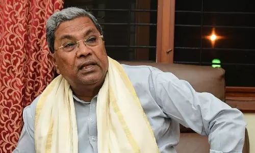 கர்நாடகாவில் இழுபறி- இன்று பிற்பகல் டெல்லி புறப்படுகிறார் சித்தராமையா