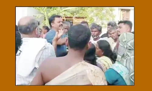 டிராக்டர்களில் மணல் கடத்துபவர்கள் மீது நடவடிக்கை எடுக்க கோரி பொதுமக்கள் மறியல்