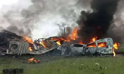 மெக்சிகோ நாட்டில் வேன்-லாரி மோதி தீப்பிடித்தது: 26 பேர் கருகி பலி