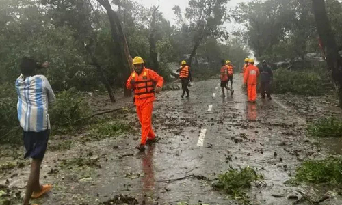 வங்காளதேசம்-மியான்மரை தாக்கிய மோக்கா புயலுக்கு 3 பேர் பலி- ஏராளமான வீடுகள் சேதம்