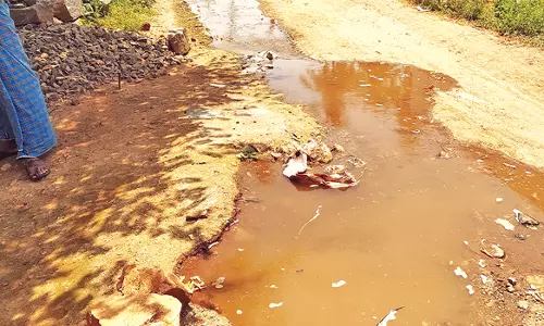 காடையாம்பட்டி அருகே பழுதடைந்த பைப் லைன் சரி செய்ய ஊராட்சி நிர்வாகத்துக்கு பொதுமக்கள் கோரிக்கை
