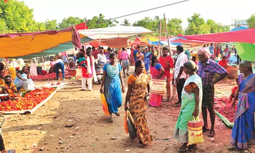 பரமத்தி வேலூர் வாரச்சந்தை இடம் மாற்றம்; பொதுமக்கள் வரவேற்பு