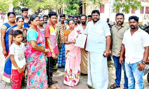 இறந்த சிறுவனின் குடும்பத்துக்கு அரசு வேலை, ரூ.50 லட்சம் நிதி வழங்க கோரிக்கை