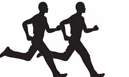 செங்கல்பட்டு அரசு ஆஸ்பத்திரியில் இருந்து விஷ சாராயம் குடித்த 2 பேர் சிகிச்சைக்கு பயந்து ஓட்டம்