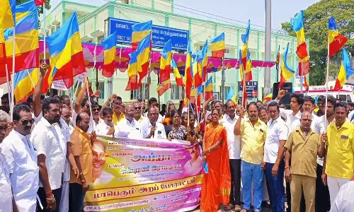 அரசு மருத்துவமனை நிர்வாகத்தை கண்டித்து ஆர்ப்பாட்டம்