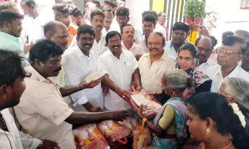 தி.மு.க. பிரமுகர் பிறந்தநாள் கொண்டாட்டம்