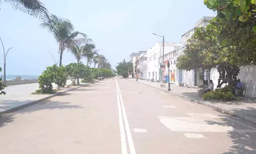 புதுவையில் சுட்டெரிக்கும் வெயில்