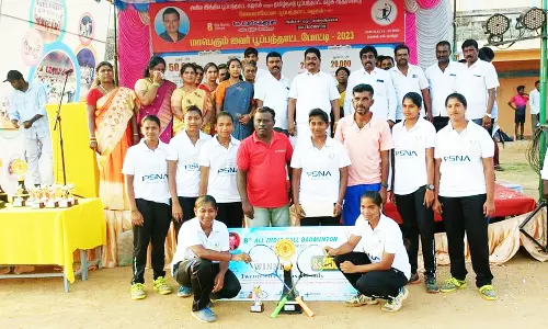 சிறு விளையாட்டு அரங்கத்தில் தேசிய பூப்பந்தாட்ட போட்டி