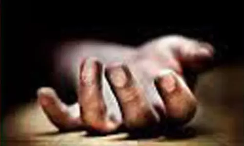 பைக்கில் தவறி விழுந்த விவசாயி சாவு