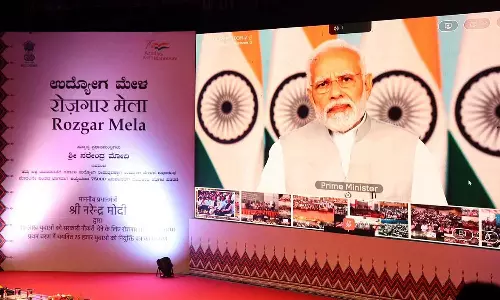 ரோஜ்கர் மேளா திட்டத்தின் கீழ் 71 ஆயிரம் பேருக்கு பணி நியமன கடிதம்- பிரதமர் மோடி வழங்குகிறார்