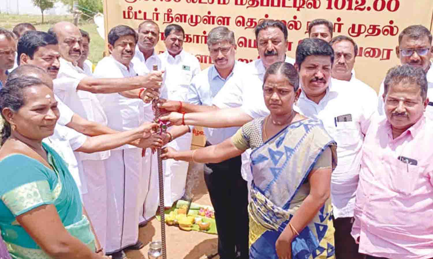 திருப்பூர் மாநகராட்சி 7-வது வார்டில் தார்ச்சாலை அமைக்க பூமி பூஜை எம்.எல்.ஏ., மேயர் தொடங்கி வைத்தனர்