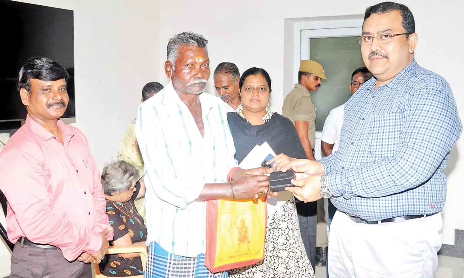 தென்காசியில் மக்கள் குறைதீர்க்கும் நாள் கூட்டம்