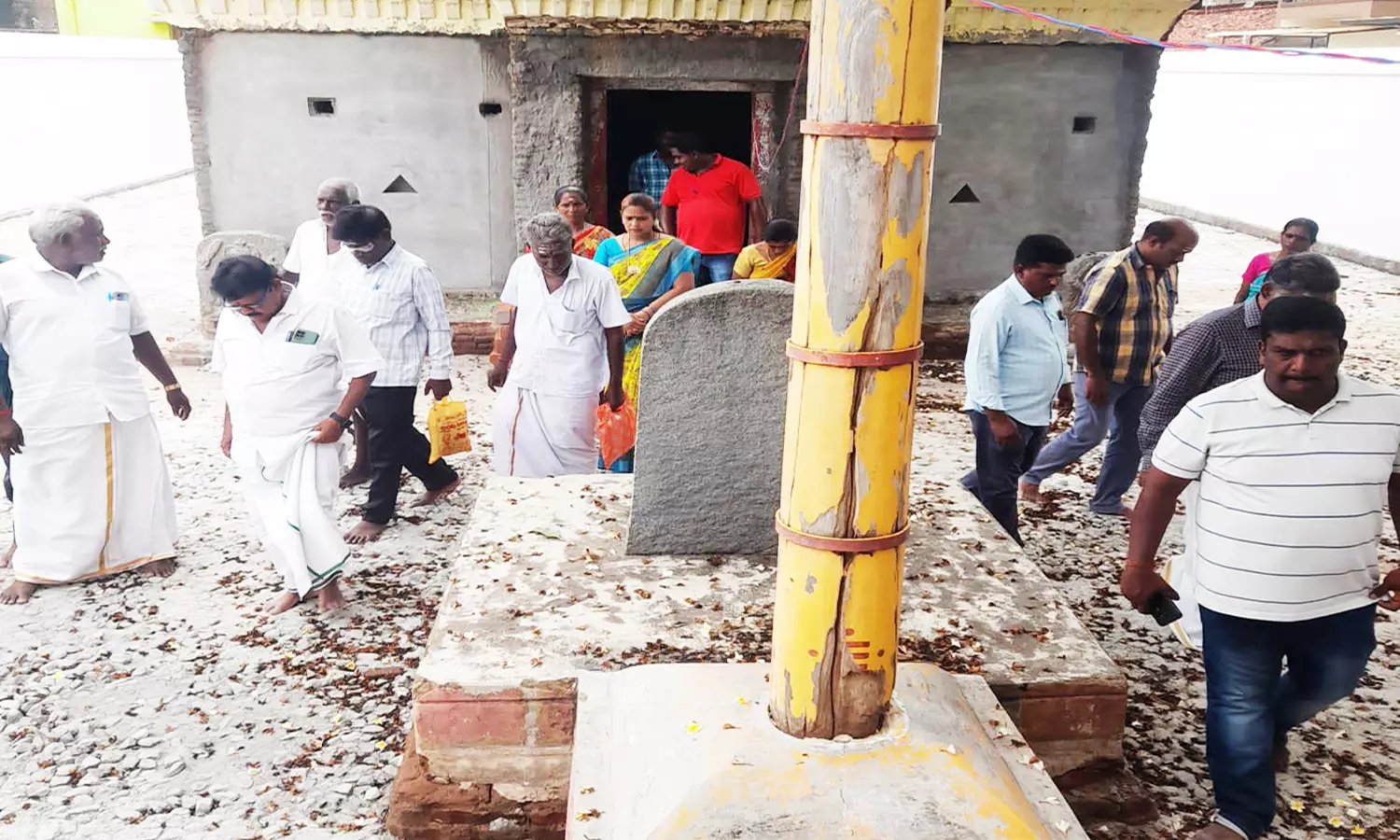 கண்ணமங்கலம் கோவில்களில் இந்து சமய அறநிலையத்துறை அதிகாரிகள் திடீர் ஆய்வு கண்ணமங்கலம் கோவில்களில் இந்து சமய அறநிலையத்துறை அதிகாரிகள் திடீர் ஆய்வு