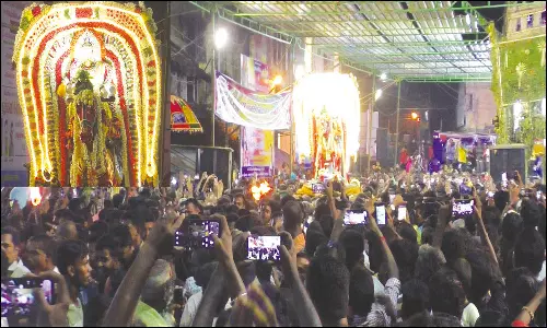 மணப்பாறை வேப்பிலை மாரியம்மன் கோவிலில் வேடபரி திருவிழா