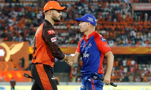 பிளேஆப் சுற்றில் நுழைய 3 இடத்துக்கு 7 அணிகள் போட்டி- ஐதராபாத், டெல்லி வெளியேற்றம்