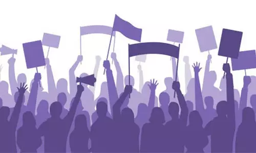 ஆண்டிபட்டியில் ஊராட்சி செயலாளர்கள் வேலைநிறுத்த போராட்டம்