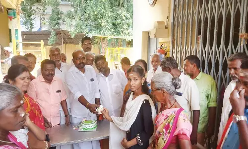 பெரியகுளத்தில் அ.தி.மு.க.வினர் சார்பில் சிறப்பு பூஜை