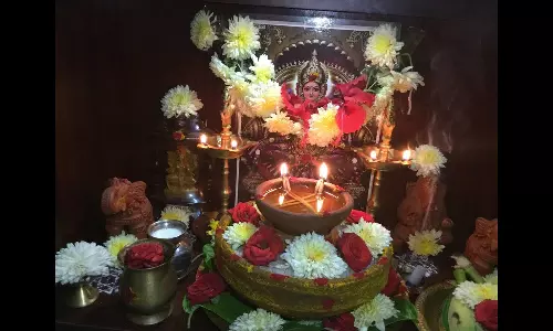 எந்தக் கிழமையில் விளக்கேற்றினால் என்ன பிரச்சனை தீரும்...