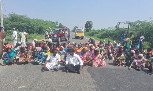 திருவெண்ணைநல்லூர் அருகே  பொது மக்கள் சாலை மறியல்