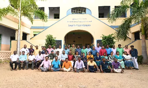 கால் நூற்றாண்டுக்கு பிறகு சந்தித்த பள்ளி மாணவர்கள்