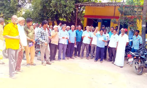 பெரியசெவலை செங்கல்ராயன் கூட்டுறவு சர்க்கரை ஆலை முன்பு ஆர்ப்பாட்டம்