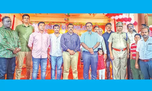 சிறப்பாக பணியாற்றிய போலீஸ்காரர்களுக்கு விருதுகள்