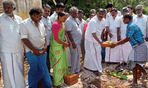 விளாத்திகுளம் அருகே ரூ.52 லட்சம் மதிப்பில் கால்நடை மருந்தகம் கட்டும் பணி-மார்க்கண்டேயன் எம்.எல்.ஏ. அடிக்கல் நாட்டினார்