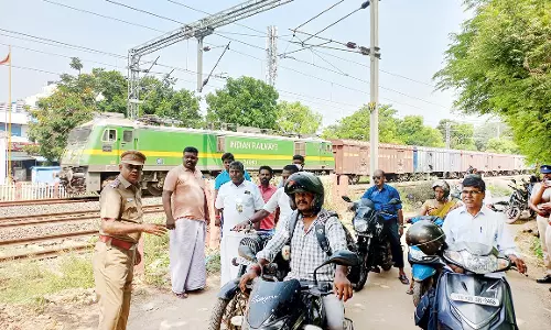 ரெயில்வே கிராசிங் விபத்து குறித்து விழிப்புணர்வு