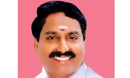 எரிசாராயம் கடத்தலை அதிகாரிகள் தடுக்கவில்லை