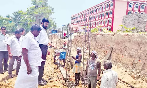 நாகை தாமரைக்குளம் சுற்றுச்சுவர் கட்டுமான பணிகள் ஆய்வு