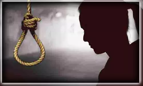 கல்லூரி மாணவி தூக்கிட்டு தற்கொலை