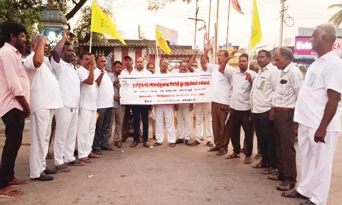 அரசு துறை வாகன ஓட்டுநர்கள் சங்கம் சார்பில் ஆர்ப்பாட்டம்