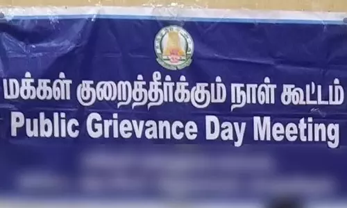 காரைக்காலில் குறை கேட்பு முகாமில் அதிகாரிகள்,  ஊழியர்கள் நேரத்தோடு வராததால் பொதுமக்கள் அவதி