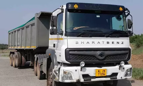 பல்லடத்தில் தொடர்ந்து 3- வது முறையாக அதிக ஜல்லிக்கற்கள் ஏற்றி வந்த 6 லாரிகள் சிறை பிடிப்பு