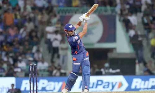 மும்பை பந்துவீச்சை சிதறடித்த ஸ்டோய்னிஸ்.. லக்னோ சூப்பர் ஜெயண்ட்ஸ் 177 ரன்கள் குவிப்பு