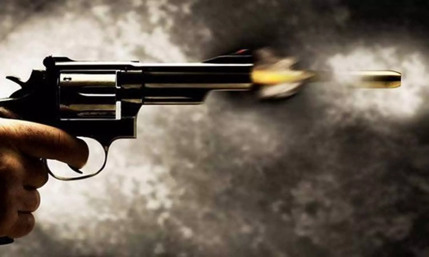 விழுப்புரம் அருகே பெண் தர மறுத்த பெற்றோரை நாட்டு துப்பாக்கியால் சுட்ட வளர்ப்பு மகன் விழுப்புரம் அருகே பெண் தர மறுத்த பெற்றோரை நாட்டு துப்பாக்கியால் சுட்ட வளர்ப்பு மகன்