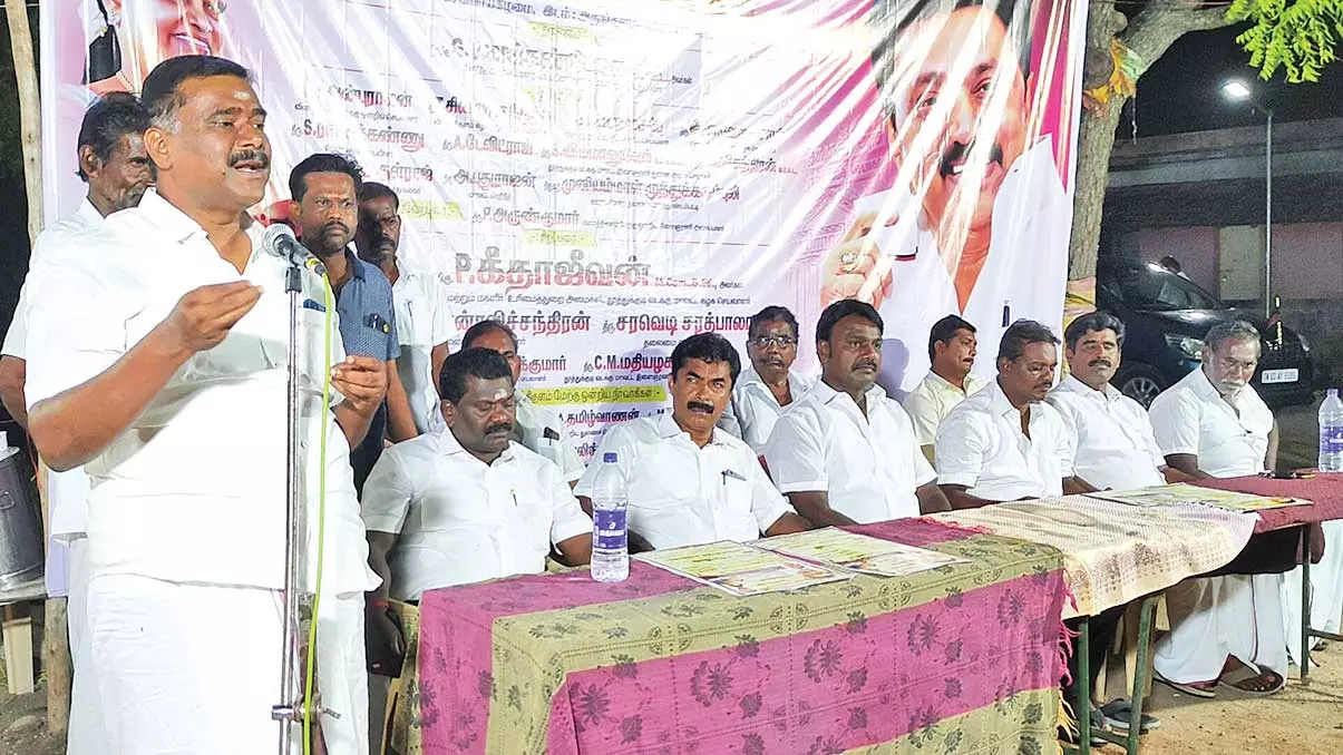 இளைஞர்கள் அனைவரும் வீட்டுக்கு ஒரு மரம் வளர்க்க வேண்டும் - மார்க்கண்டேயன் எம்.எல்.ஏ. பேச்சு