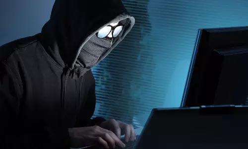 வருமான வரி இணையத்தை முடக்கி ரூ.3½ கோடியை சுருட்டிய கம்ப்யூட்டர் என்ஜினீயர்