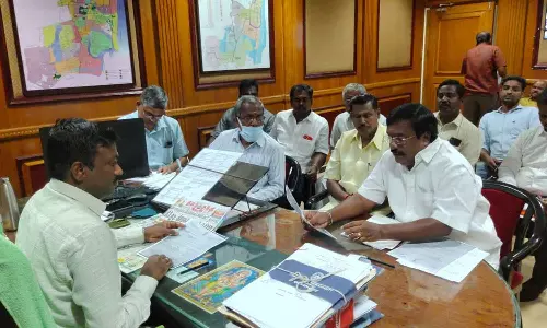 நகராட்சி ஆணையருடன் எதிர்கட்சி தலைவர் சிவா ஆலோசனை