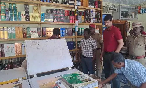 காரைக்காலில் மது, சாராயக் கடைகளில் கலால்துறை அதிகாரிகள் சோதனை