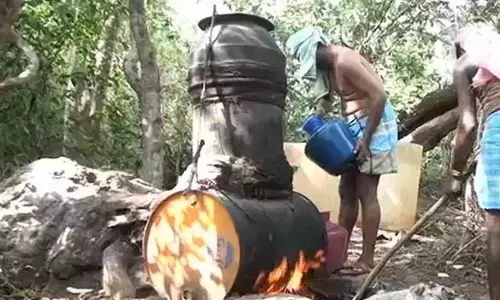 கள்ளச்சாராயம் காய்ச்சுபவர்கள் மீது குண்டர் சட்டம்-கரூர் மாவட்ட போலீஸ் சூப்பிரண்டு எச்சரிக்கை