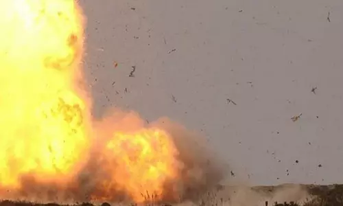 விருகம்பாக்கத்தில் நள்ளிரவில் நாட்டு வெடிகுண்டு வீசி வாலிபரை கொல்ல முயற்சி- மர்ம கும்பல் தப்பி ஓட்டம்