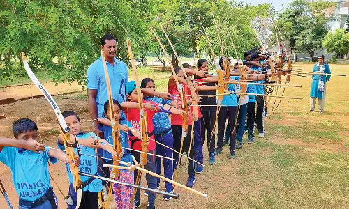 திண்டுக்கல்லில் வில்வித்தை போட்டியில் பங்கேற்க மாணவர்கள் ஆர்வம்