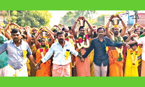 வசந்த விழாவில் பக்தர்கள் பால்குடம் எடுத்து வழிபாடு