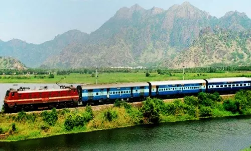 எர்ணாகுளம்-வேளாங்கண்ணி ரெயிலை வாரம் 2 முறை இயக்க வேண்டும்-ரெயில் பயணிகள் சங்கத்தினர் கோரிக்கை