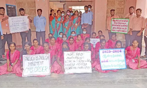 கூட்டுறவு கல்வியியல் கல்லூரி மாணவர்கள் போராட்டம்