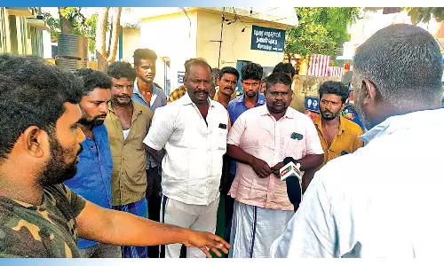 துப்புரவு பணியாளர்கள் முற்றுகை போராட்டம்