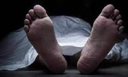 கோவையில் வெவ்வேறு விபத்தில் தொழிலாளி உள்பட 2 பேர் பலி