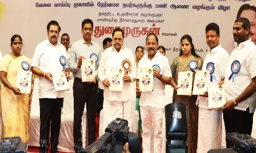 அரசு உதவிகள் கிடைக்க அதிகாரிகள் செயல்பட வேண்டும்